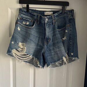 Abercrombie & Fitch Distressed Denim Women Shorts Curve Love (Never worn)